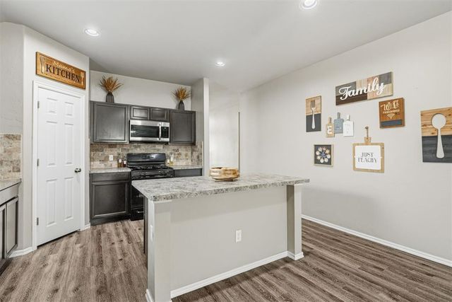 9209 NW 71st Street, Yukon, OK 73099