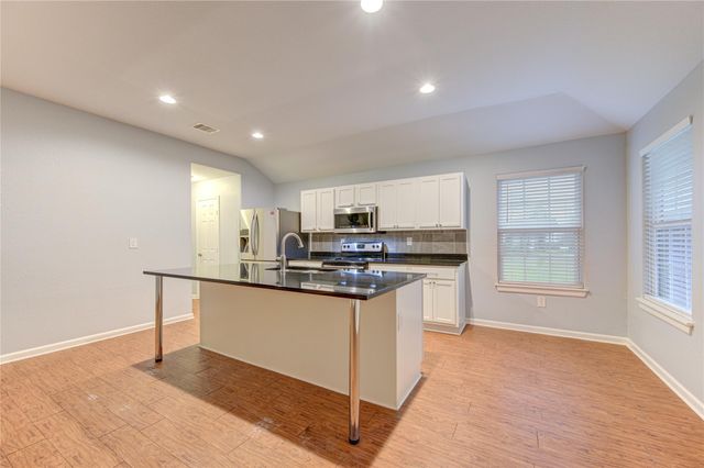 503 W Linney Street, Dayton, TX 77535