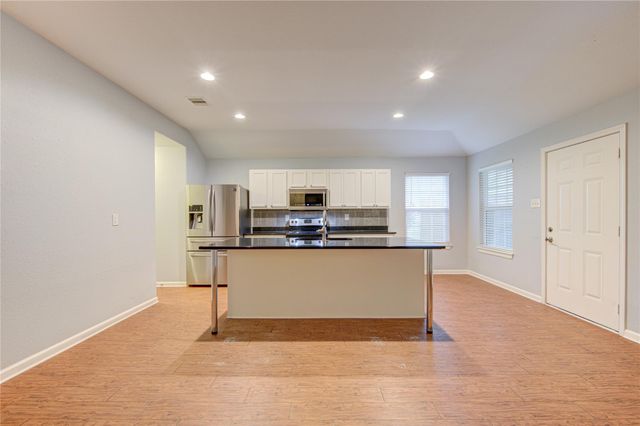 503 W Linney Street, Dayton, TX 77535