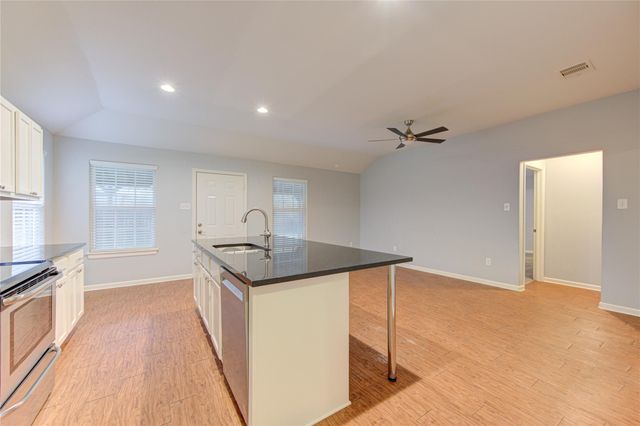 503 W Linney Street, Dayton, TX 77535
