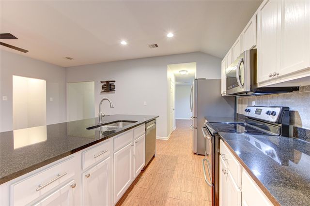503 W Linney Street, Dayton, TX 77535