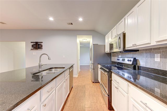 503 W Linney Street, Dayton, TX 77535