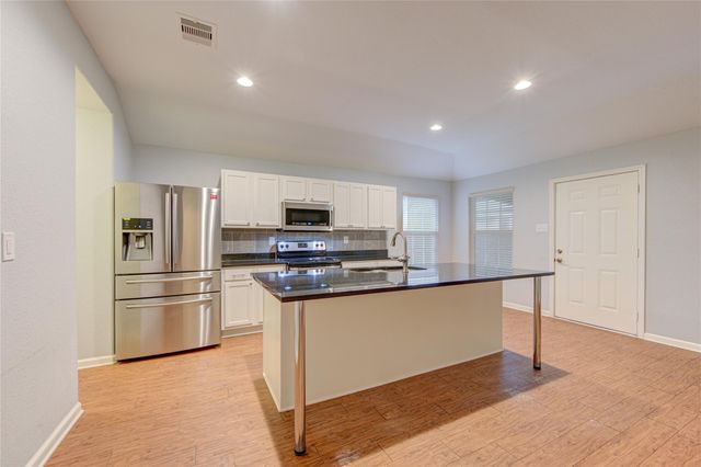 503 W Linney Street, Dayton, TX 77535