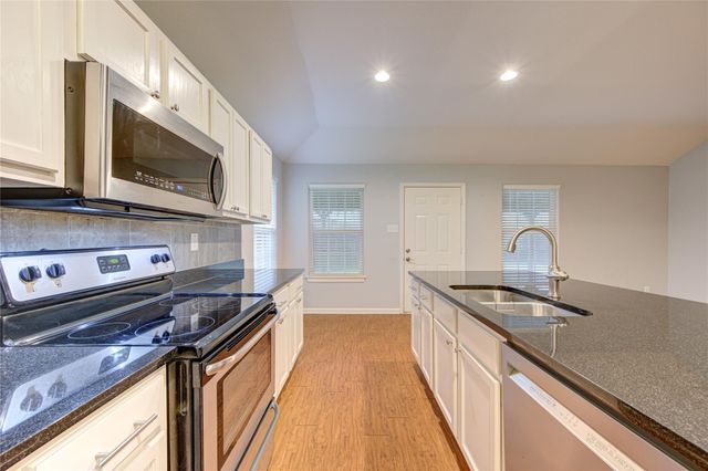 503 W Linney Street, Dayton, TX 77535