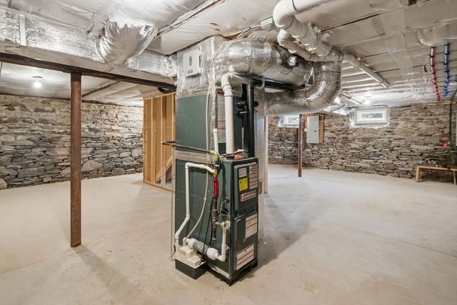 38 Colonial, Webster, MA 01570