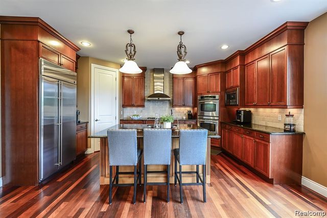 51341 Park Place Drive, Novi, MI 48167