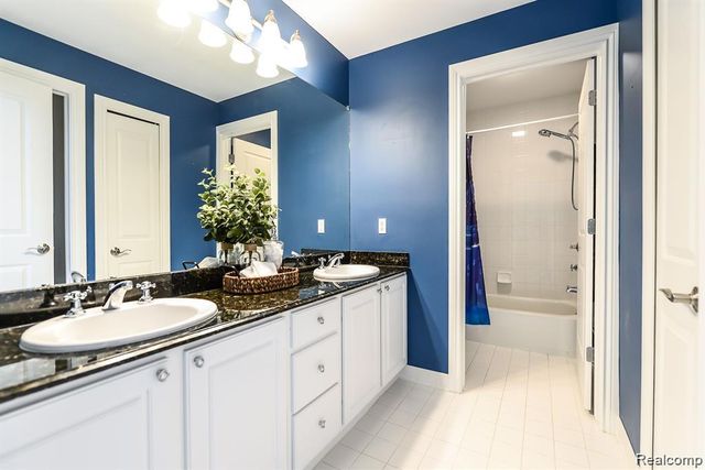 51341 Park Place Drive, Novi, MI 48167