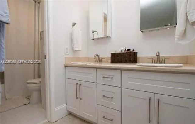 933 NW 106th Ave Circle, Miami, FL 33172