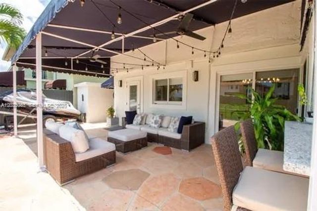 933 NW 106th Ave Circle, Miami, FL 33172