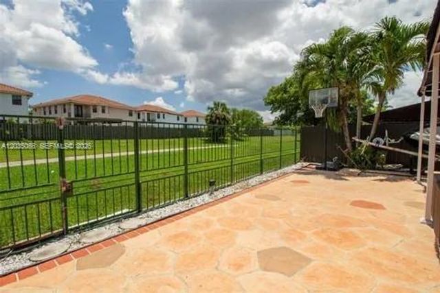 933 NW 106th Ave Circle, Miami, FL 33172