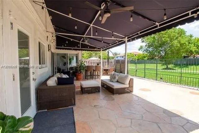 933 NW 106th Ave Circle, Miami, FL 33172