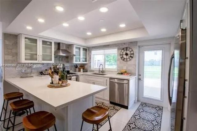 933 NW 106th Ave Circle, Miami, FL 33172