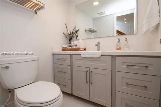 933 NW 106th Ave Circle, Miami, FL 33172