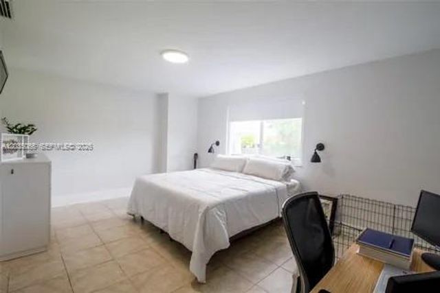 933 NW 106th Ave Circle, Miami, FL 33172