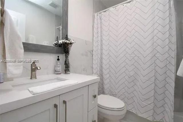 933 NW 106th Ave Circle, Miami, FL 33172