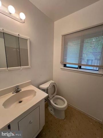 842-B PUTNAM BLVD, Wallingford, PA 19086