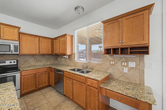 7029 W DESERT Lane, Laveen, AZ 85339