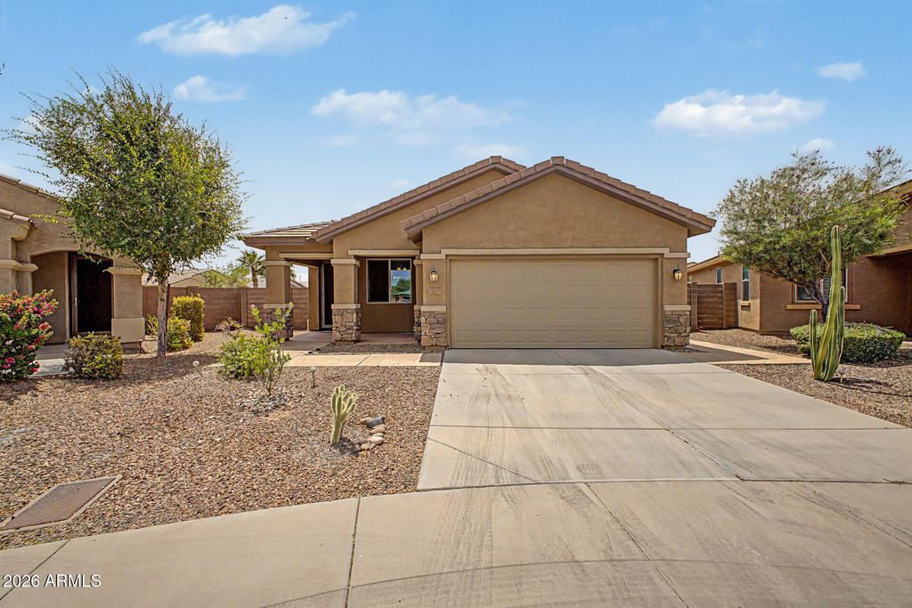 7029 W DESERT Lane, Laveen, AZ 85339