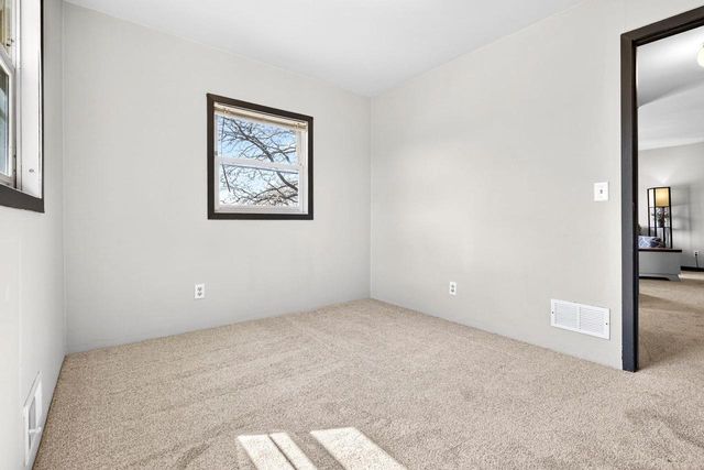 712 CHESTNUT STREET, Neenah, WI 54956