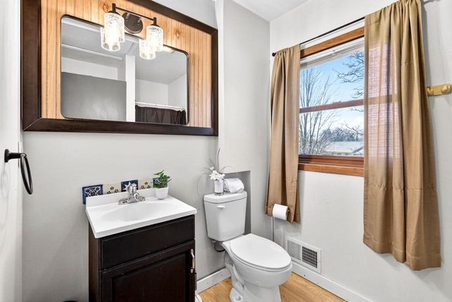 712 CHESTNUT STREET, Neenah, WI 54956