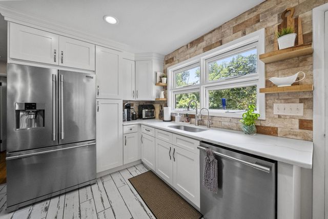 305 Woodsview Drive, Canal Winchester, OH 43110