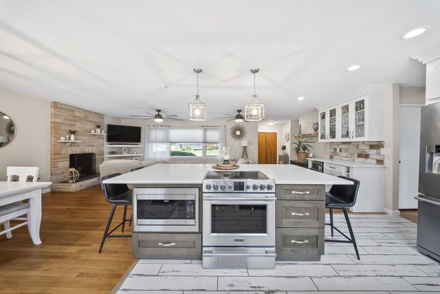 305 Woodsview Drive, Canal Winchester, OH 43110