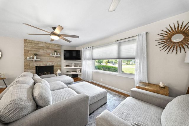 305 Woodsview Drive, Canal Winchester, OH 43110