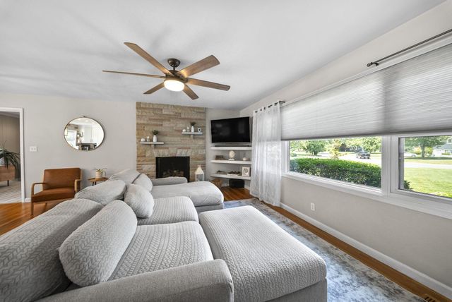 305 Woodsview Drive, Canal Winchester, OH 43110