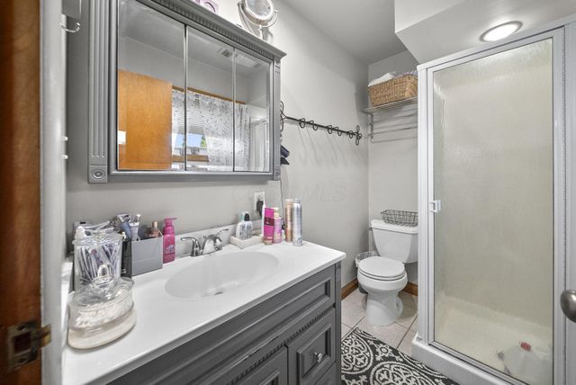305 Woodsview Drive, Canal Winchester, OH 43110