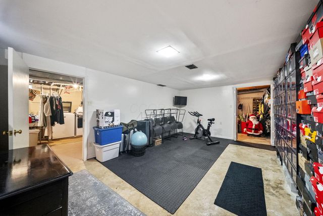 305 Woodsview Drive, Canal Winchester, OH 43110