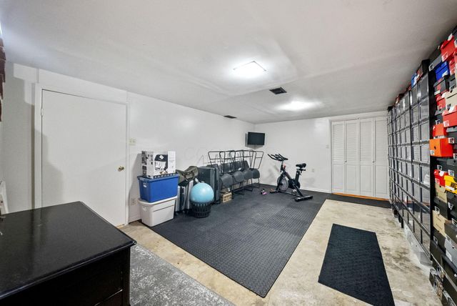 305 Woodsview Drive, Canal Winchester, OH 43110