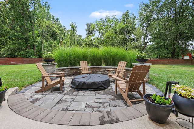 305 Woodsview Drive, Canal Winchester, OH 43110
