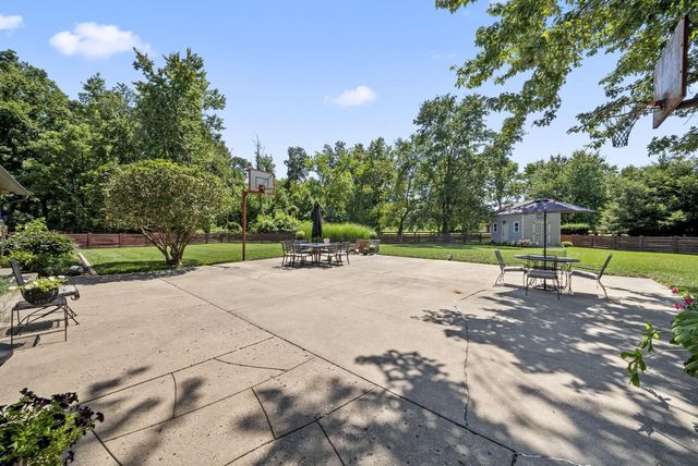 305 Woodsview Drive, Canal Winchester, OH 43110