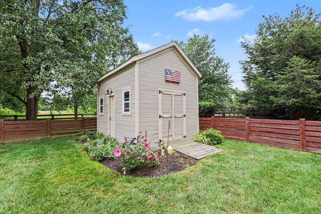 305 Woodsview Drive, Canal Winchester, OH 43110