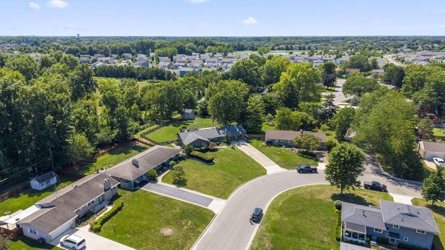 305 Woodsview Drive, Canal Winchester, OH 43110