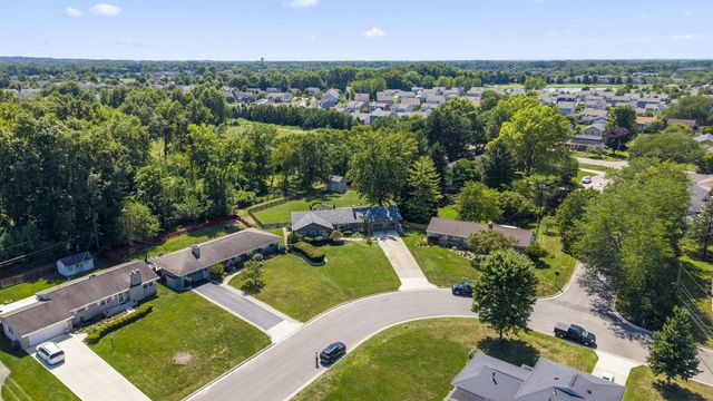 305 Woodsview Drive, Canal Winchester, OH 43110