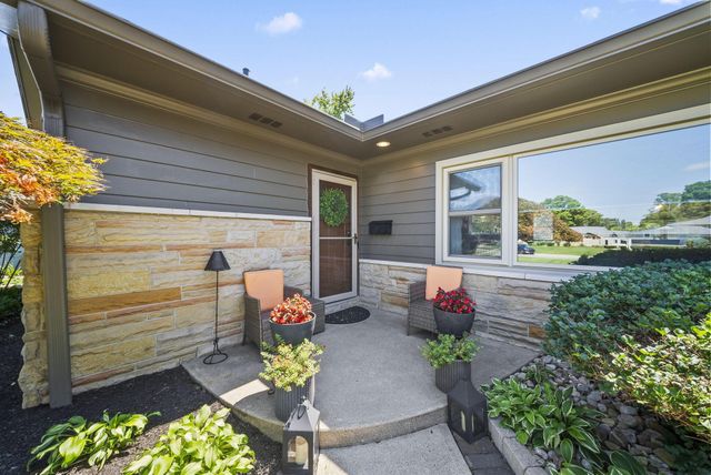 305 Woodsview Drive, Canal Winchester, OH 43110