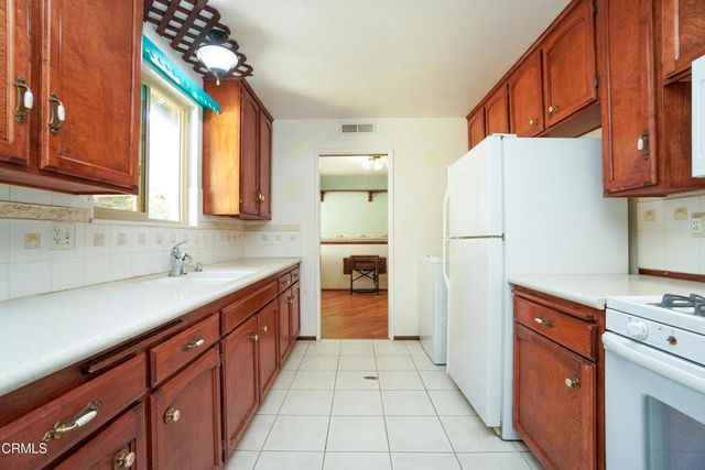 3820 S J Street, Oxnard, CA 93033