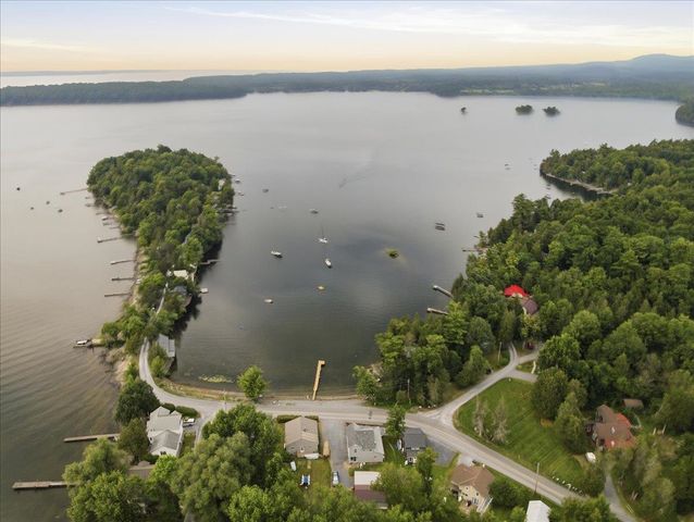 285 East Road, Ferrisburgh, VT 05473