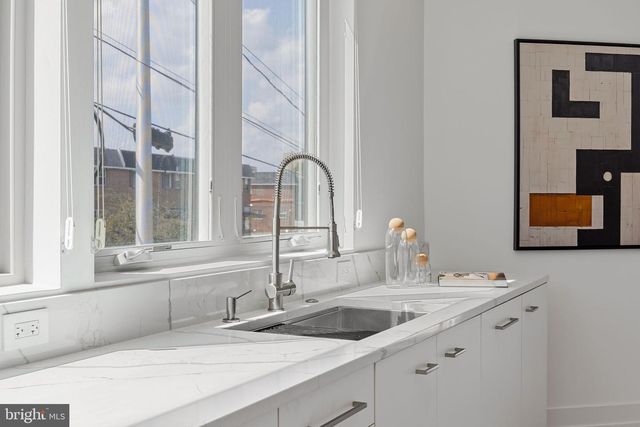 527 BROWN ST, Philadelphia, PA 19123