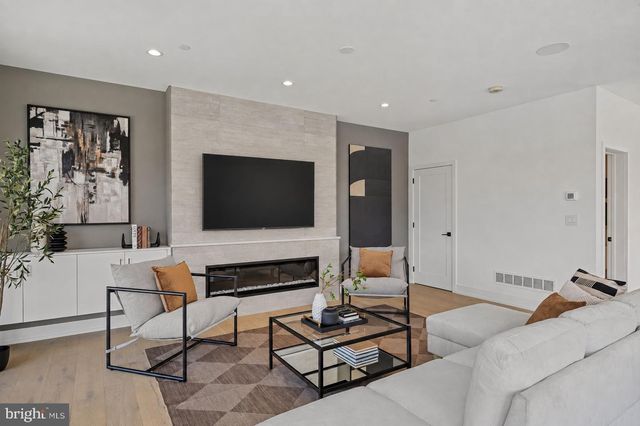 527 BROWN ST, Philadelphia, PA 19123