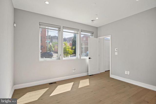 527 BROWN ST, Philadelphia, PA 19123