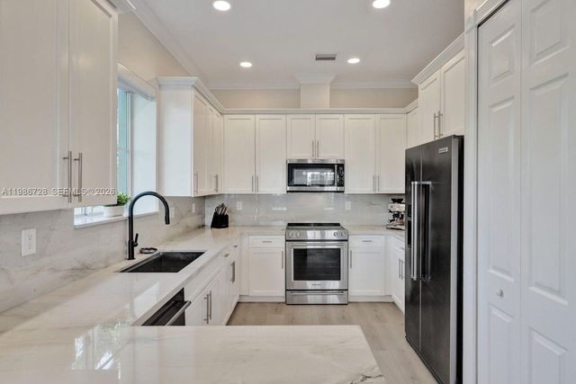 1121 NE 14th Ave 1121, Fort Lauderdale, FL 33304