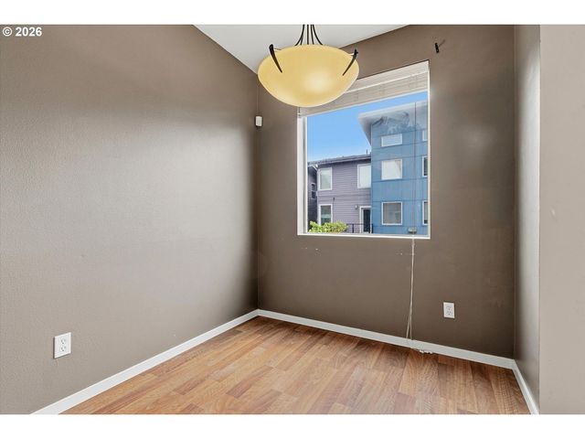 7518 N BURLINGTON Ave, Portland, OR 97203