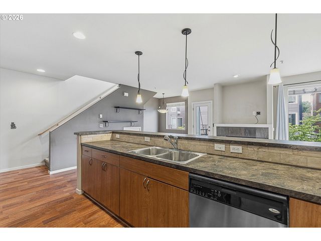 7518 N BURLINGTON Ave, Portland, OR 97203