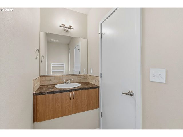 7518 N BURLINGTON Ave, Portland, OR 97203