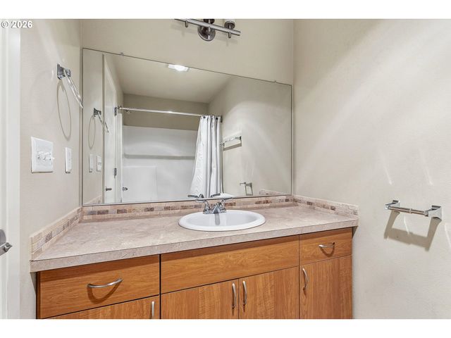 7518 N BURLINGTON Ave, Portland, OR 97203