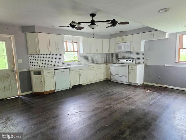 808 LINCOLN RD, Mullica Hill, NJ 08062