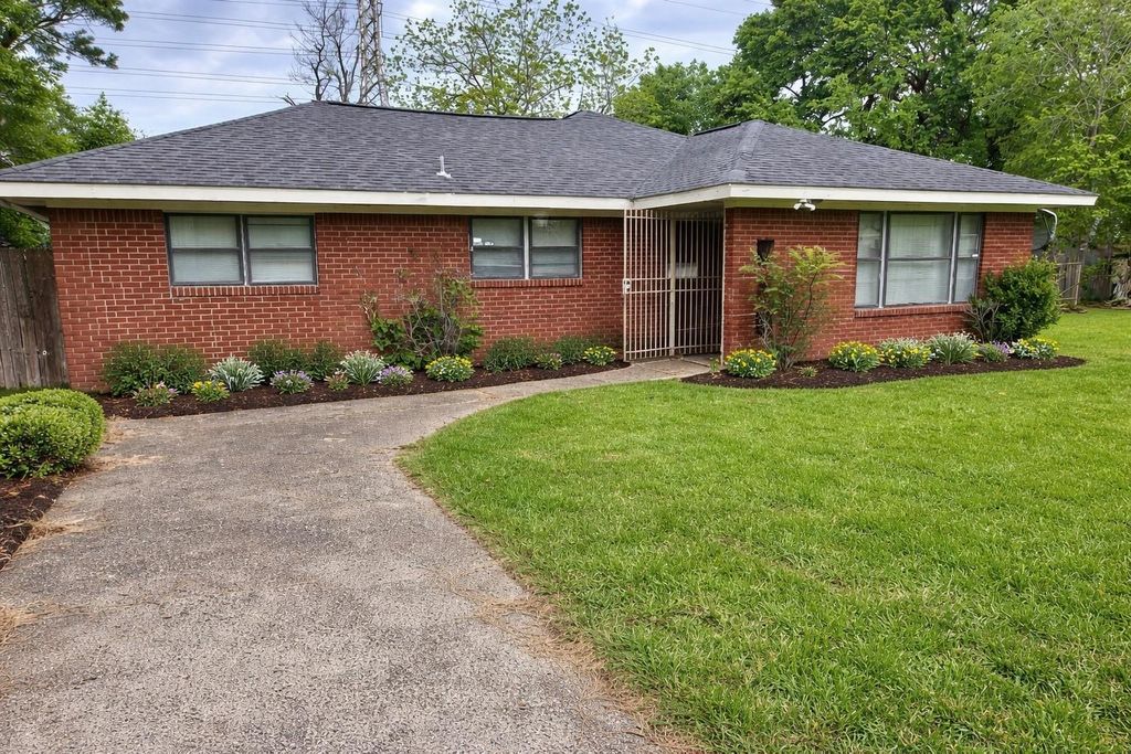 7333 Cayton Street, Houston, TX 77061
