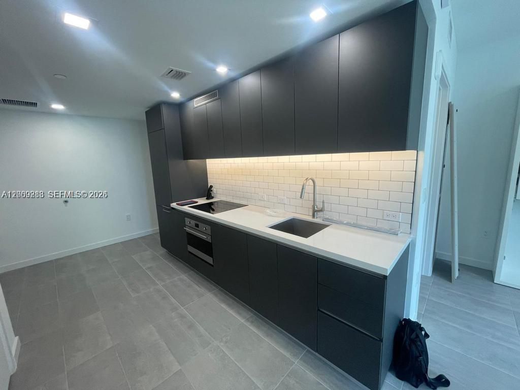 227 NE 2nd Street 1613, Miami, FL 33132